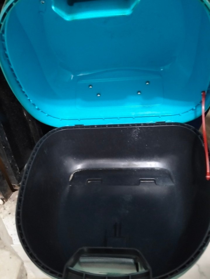 Parlak Yeşil Motosiklet Kaskı - Görsel 2