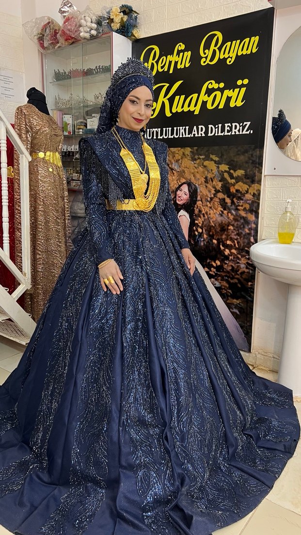 Uzun Kollu, Yüksek Yakalı Parıltılı Kadın Abiye - Görsel 2