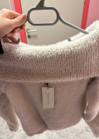 Krem Renk Kısa Kürklü Kadın Kazak - Görsel 4