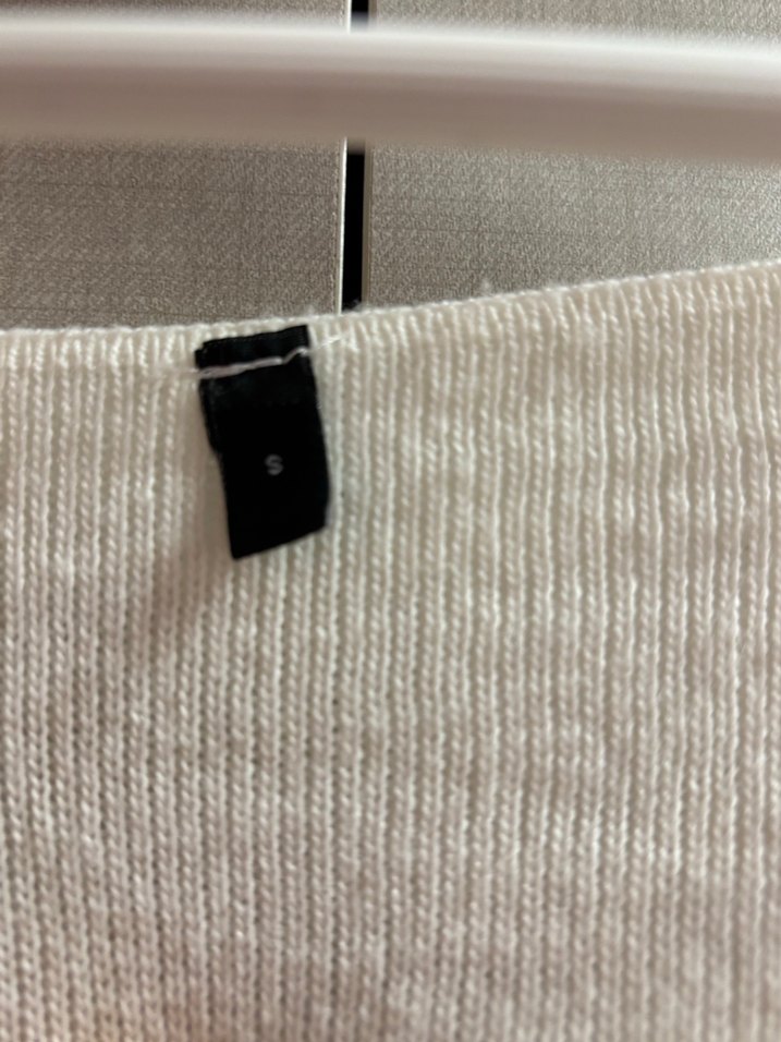 Beyaz V Yaka Örgü Salaş Hırka - Görsel 4