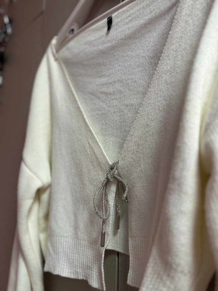 Beyaz V Yaka Örgü Salaş Hırka - Görsel 5