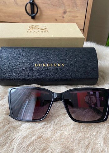 Burberry Tokalı Siyah Kadın Gözlüğü - Görsel 2
