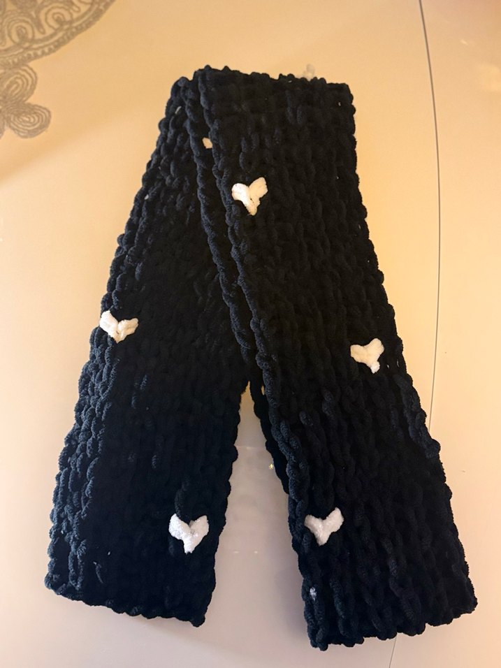 Siyah Puffy Örgü Kadın Atkı Beyaz Detaylarla - Görsel 3