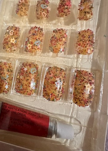 Parlak Bej süslemeli takma tırnak - Görsel 2