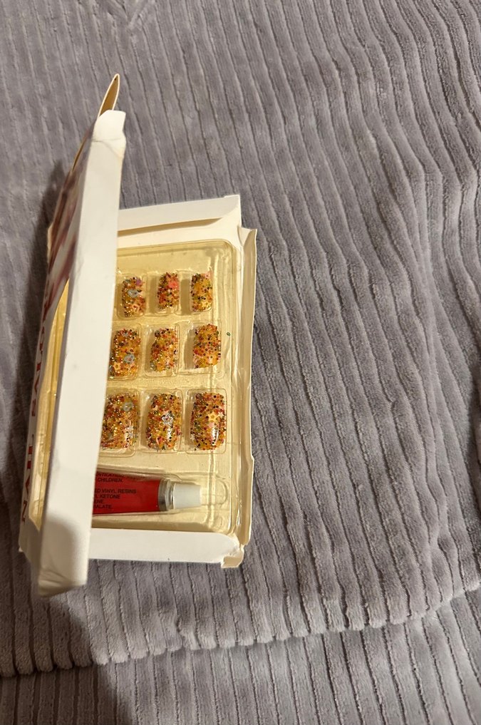 Parlak Bej süslemeli takma tırnak - Görsel 3