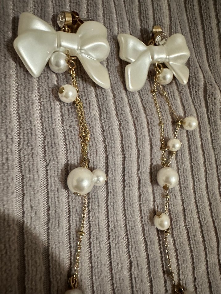 İnci Boncuklu Midi Beyaz Fiyonk Küpeler - Görsel 2