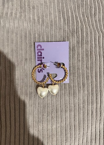 Altın Zincir Detaylı inci Mini Kalp Küpeler - Görsel 3