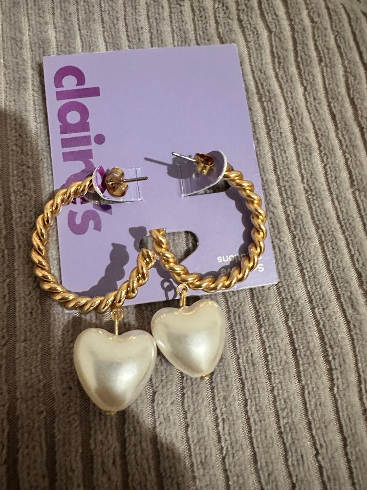 Altın Zincir Detaylı inci Mini Kalp Küpeler - Görsel 2