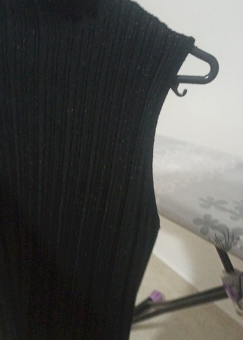 Kadın Siyah Pilili Uzun Boğazlı Kolsuz Kazak - Görsel 4