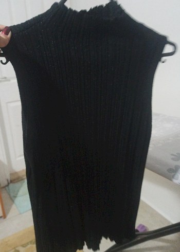 Kadın Siyah Pilili Uzun Boğazlı Kolsuz Kazak - Görsel 3