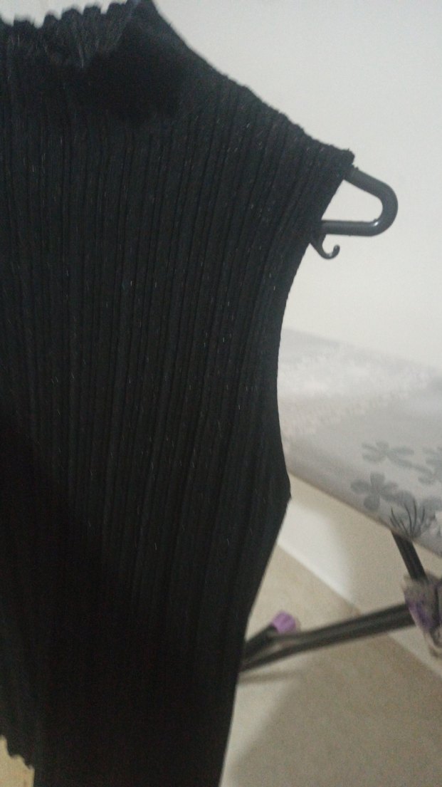 Kadın Siyah Pilili Uzun Boğazlı Kolsuz Kazak - Görsel 4