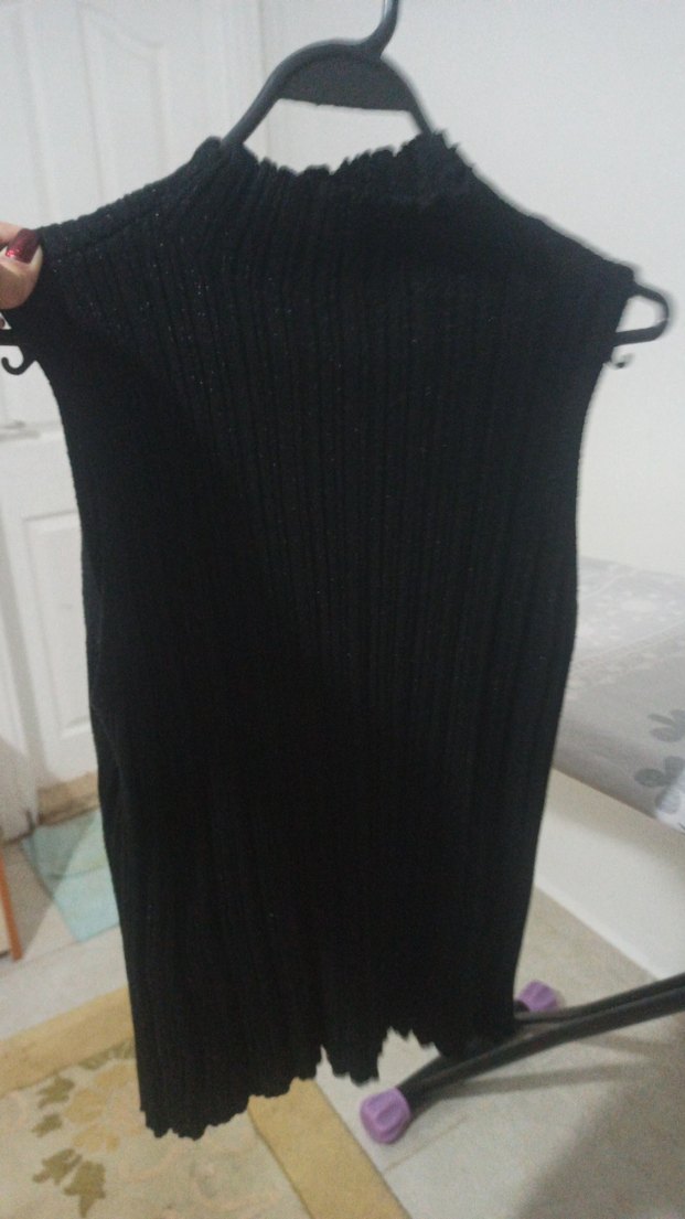 Kadın Siyah Pilili Uzun Boğazlı Kolsuz Kazak - Görsel 3