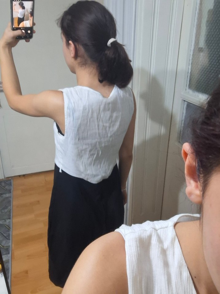 Beyaz V Yaka Siyah Midi Elbise - Görsel 5