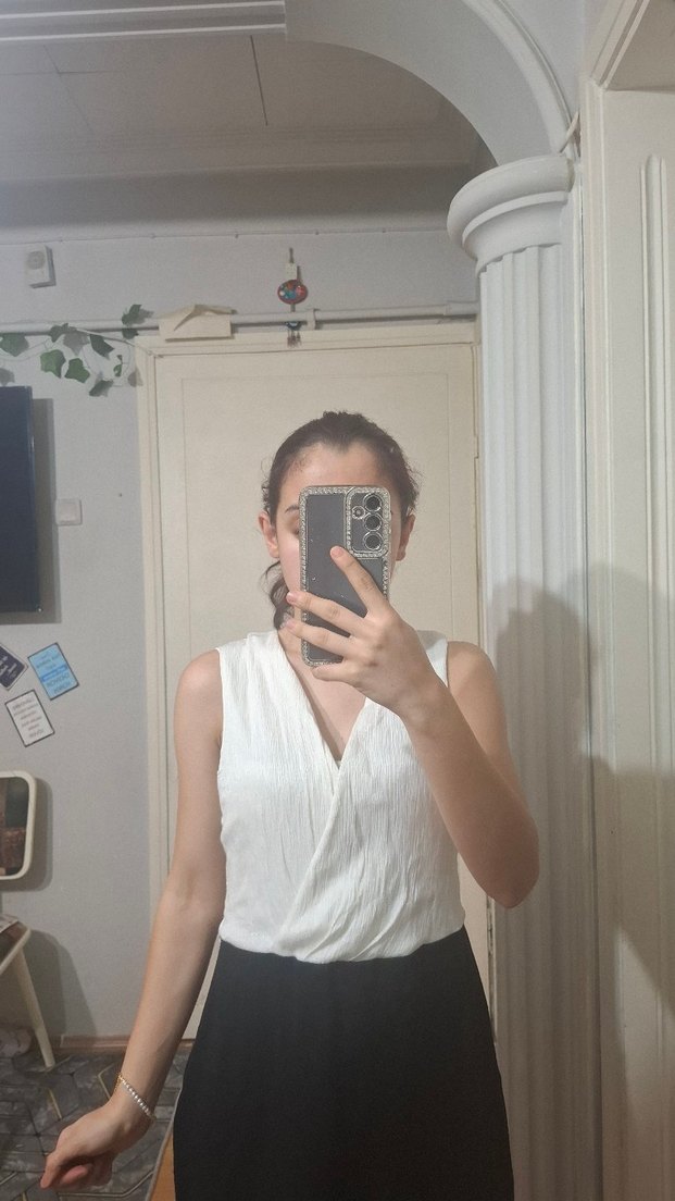 Beyaz V Yaka Kolsuz Midi Elbise - Görsel 4