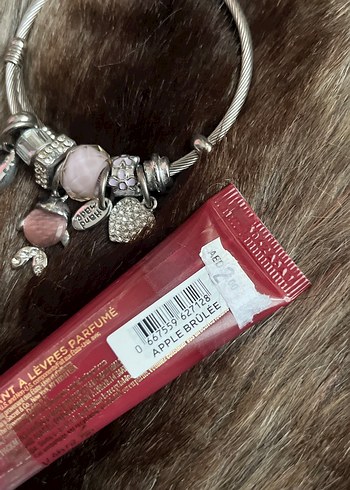 Parlak Bordo Renkli Elma Aromalı Dudak Parlatıcısı - Görsel 2