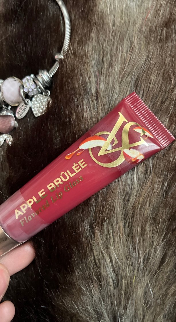 Parlak Bordo Renkli Elma Aromalı Dudak Parlatıcısı - Görsel 3