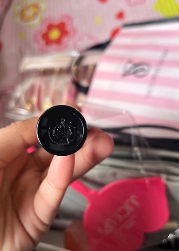 Parlak Siyah Tarte Maskara - Görsel 2