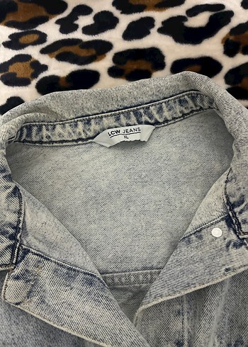 Gri Batik Desenli Kadın Denim Ceket - Görsel 2