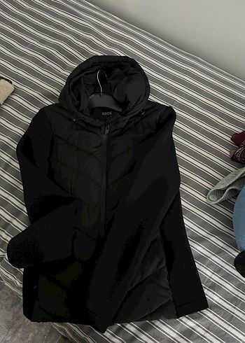 Zara muadili LCW mark Siyah Kapüşonlu Fermuarlı Kadın mont - Görsel 5