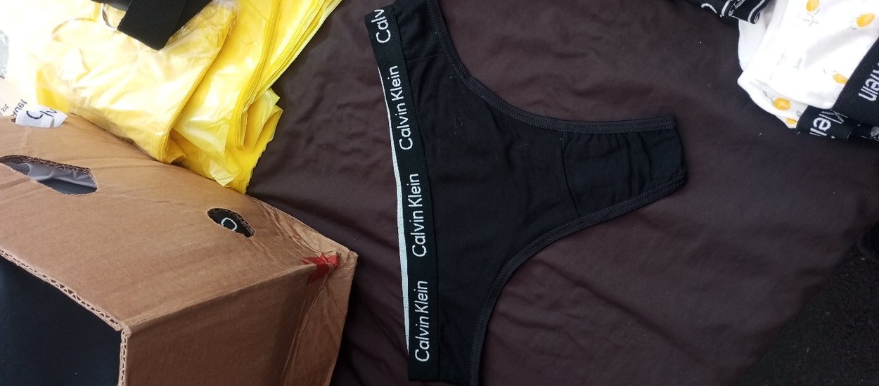 4 adet Calvin Klein tanga. - Görsel 2