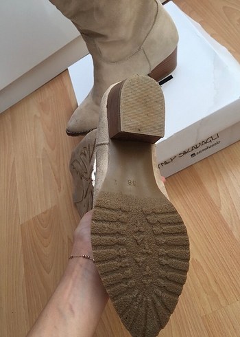 Bej Nakışlı Süet Kadın Yüksek Topuklu Bot - Görsel 3