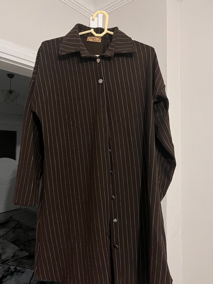 Düğmeli kahverengi Çizgili Kadın Gömlek - Görsel 3