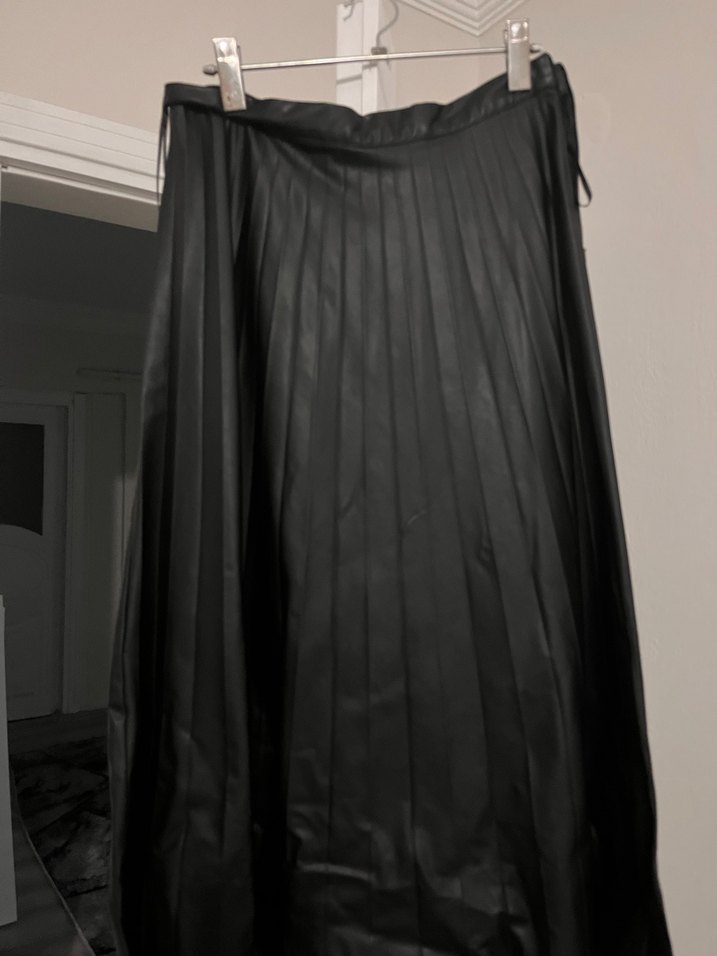 Siyah Piliseli Uzun Gotik Etek - Görsel 2