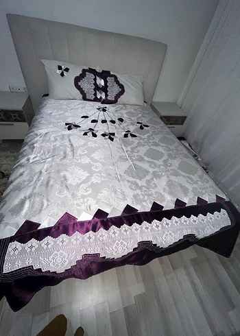 İşlemeli Beyaz Yatak Örtüsü - Görsel 3