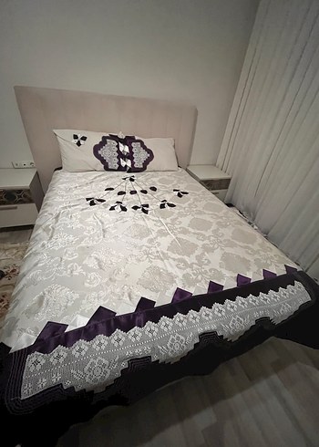 İşlemeli Beyaz Yatak Örtüsü - Görsel 2