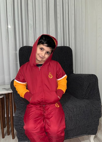 Kırmızı Kapüşonlu Erkek Çocuk Eşofman Takımı - Görsel 2