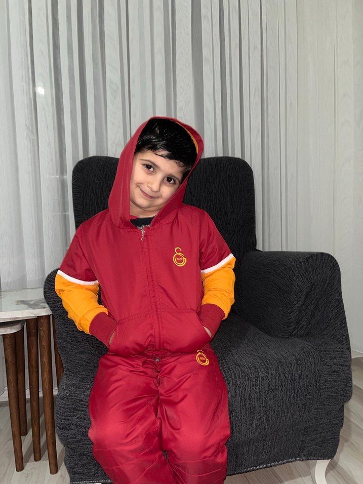 Kırmızı Kapüşonlu Erkek Çocuk Eşofman Takımı - Görsel 2