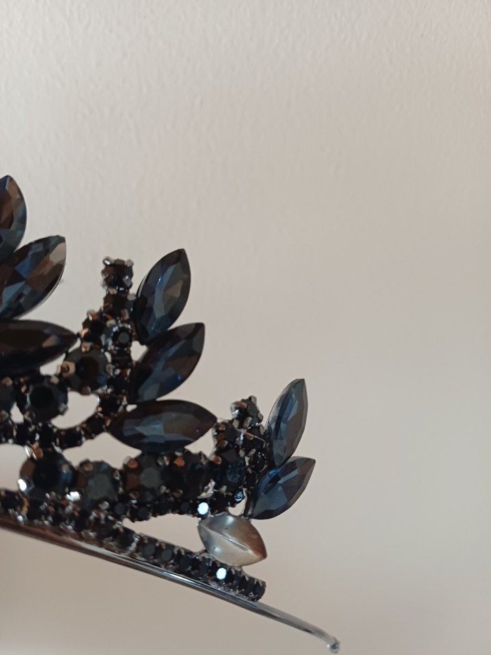 Mavi Cam Taşlı Gotik Taç - Görsel 4