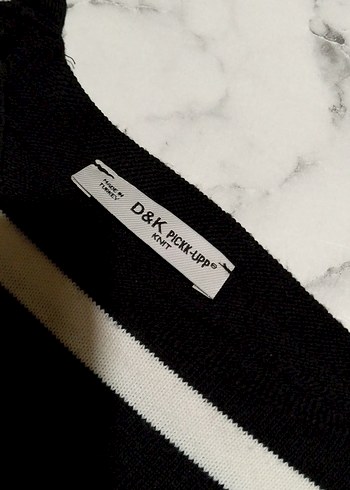 V Yaka Siyah Beyaz Çizgili Kadın Kazak - Görsel 3