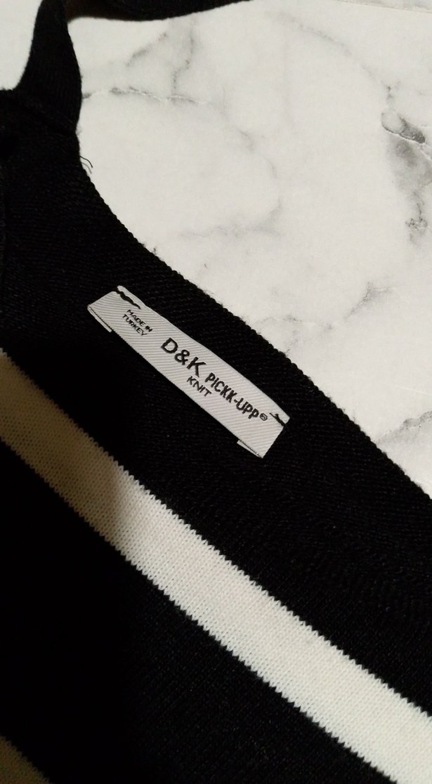 V Yaka Siyah Beyaz Çizgili Kadın Kazak - Görsel 3