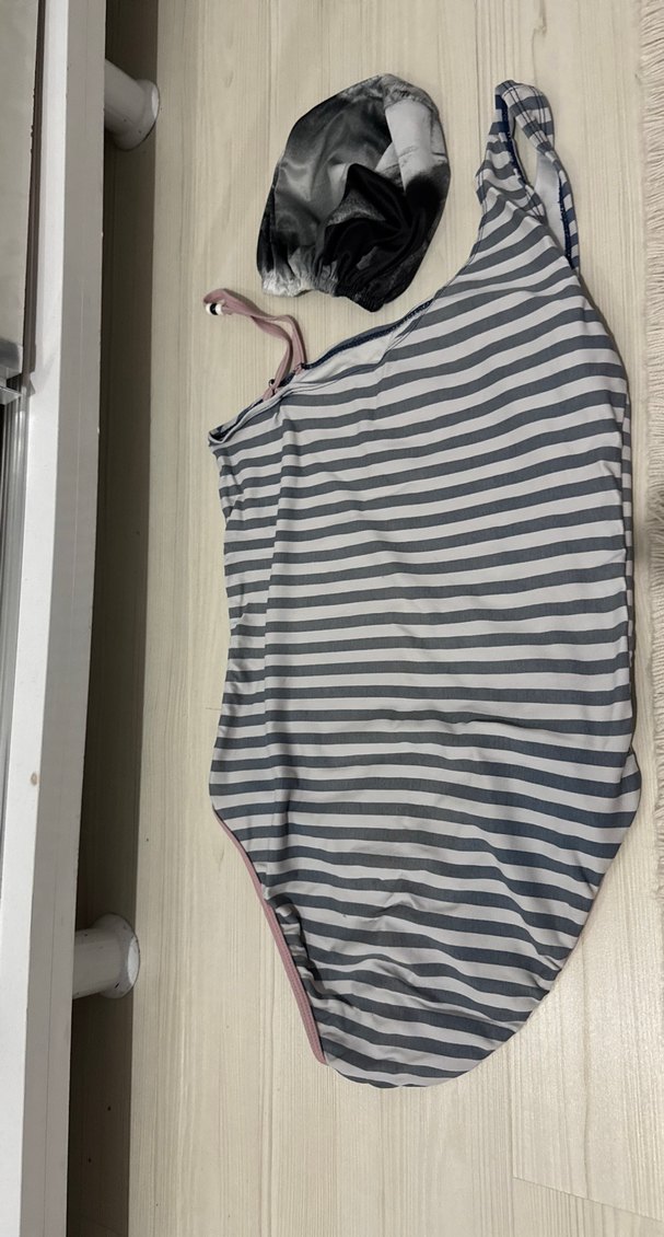 Çizgili Gri Askılı Kadın Mayo Ve Yüzücü Bonesi - Görsel 2