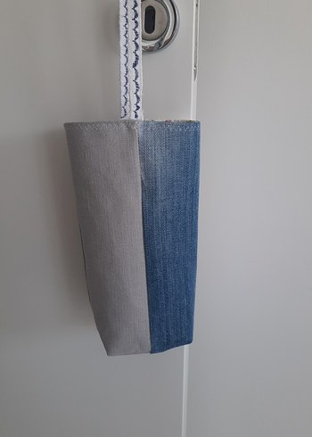 Gri Denim ve siyah beyaz su şişesi tasima cantasi. - Görsel 2