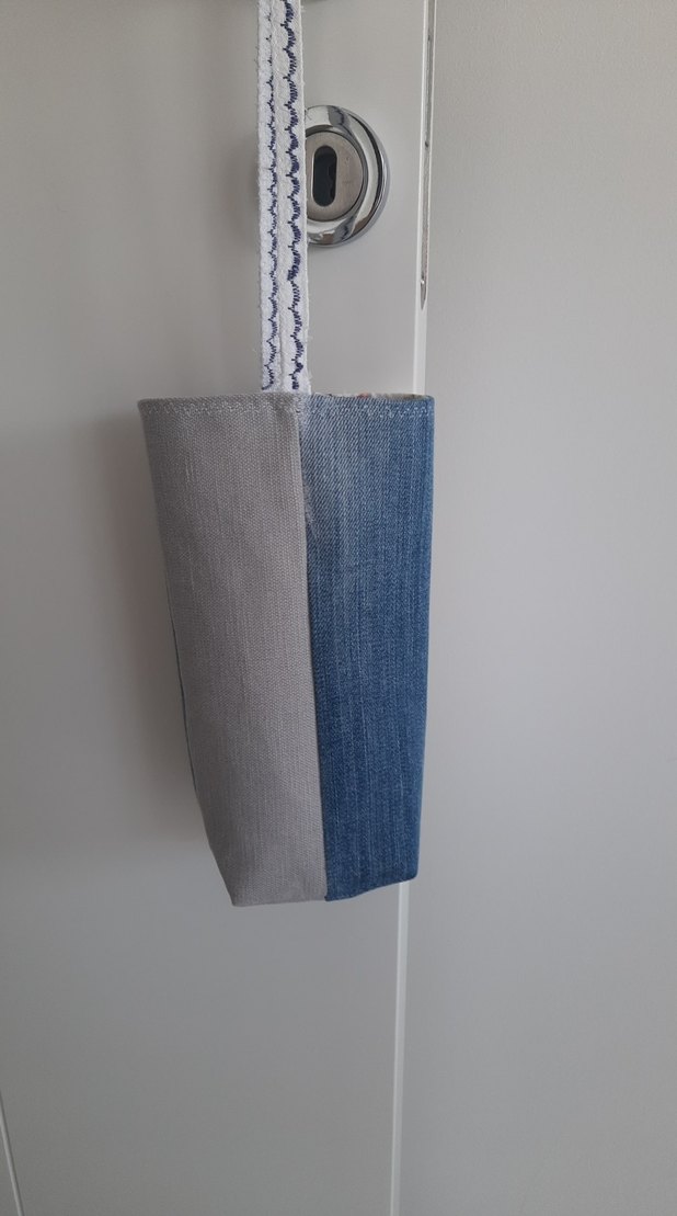 Gri Denim ve siyah beyaz su şişesi tasima cantasi. - Görsel 2