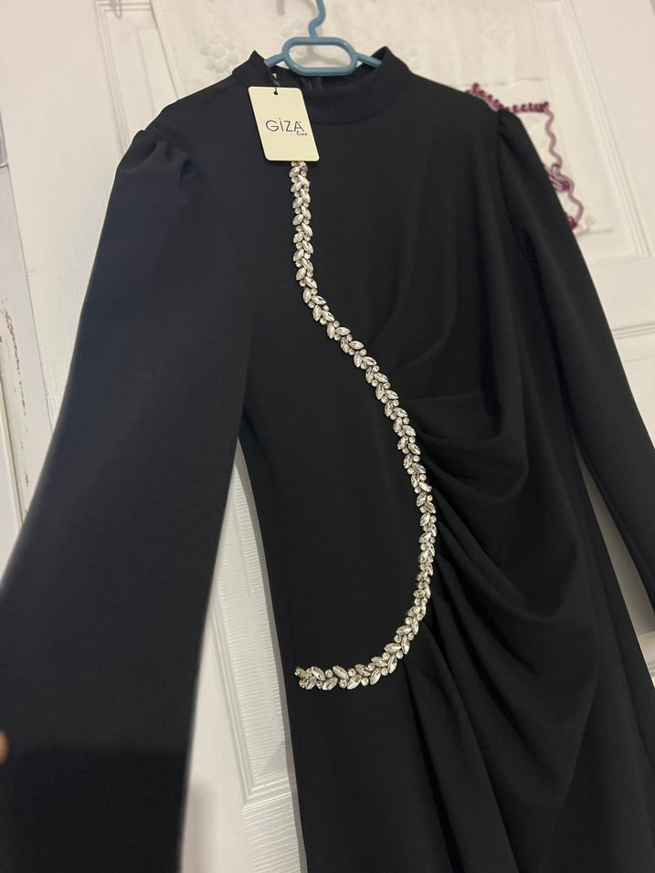 Zincir Detaylı Siyah Uzun Abiye Elbise - Görsel 2