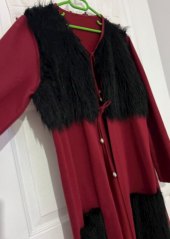 Uzun Kırmızı Kadın Kürklü Goth Elbise - Görsel 2