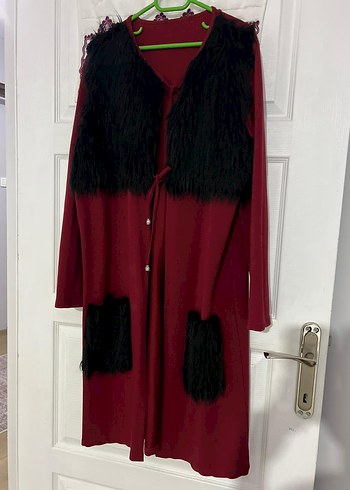 Uzun Kırmızı Kadın Kürklü Goth Elbise - Görsel 3