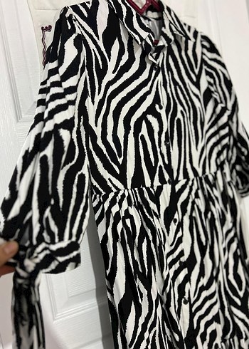 Zebra Desenli Zincir Detaylı Uzun Kadın Elbise - Görsel 2