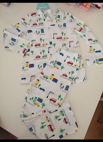 Arabalı pijama takımı 