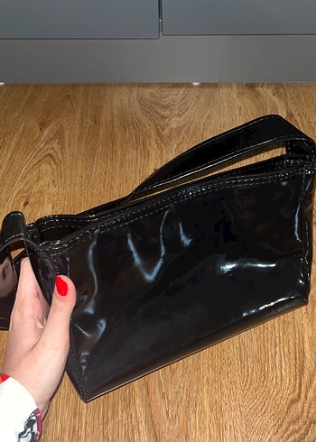 Siyah Parlak Çanta - Görsel 2
