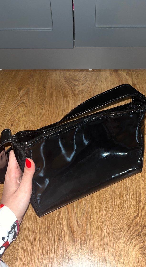 Siyah Parlak Çanta - Görsel 2