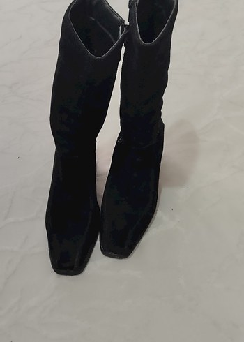 Siyah Süet Kadın Dolgu Topuklu Bot - Görsel 2