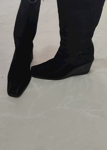 Siyah Süet Kadın Dolgu Topuklu Bot - Görsel 3