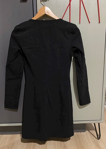 Düğmeli Siyah V Yaka Mini Elbise - Görsel 4