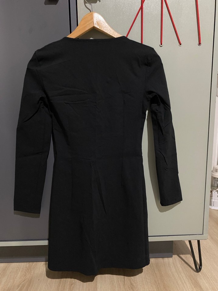 Düğmeli Siyah V Yaka Mini Elbise - Görsel 4