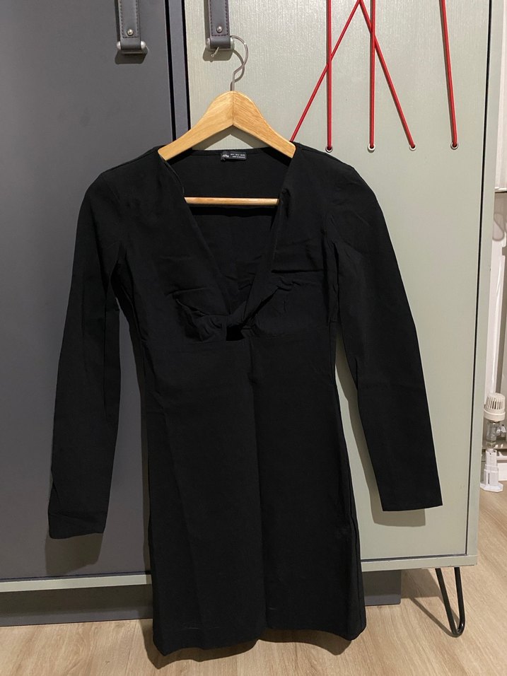 Düğmeli Siyah V Yaka Mini Elbise - Görsel 3