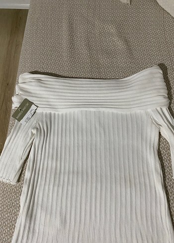 Kadın Beyaz Pliseli Kayık Yaka Kısa Kollu Kazak - Görsel 2